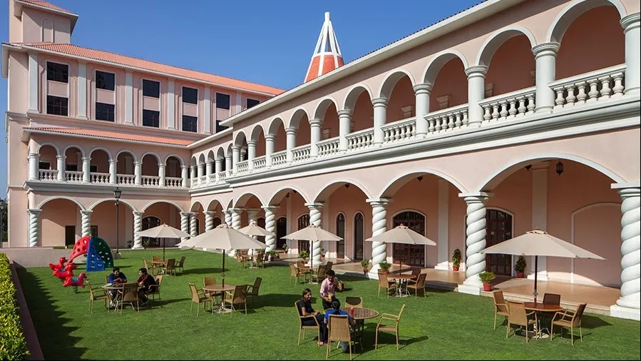 event-venue-DLF Club5, Golf Course Road