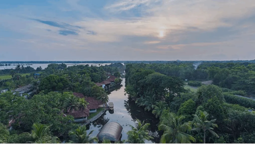 The Lake Village Heritage Resort — main image
