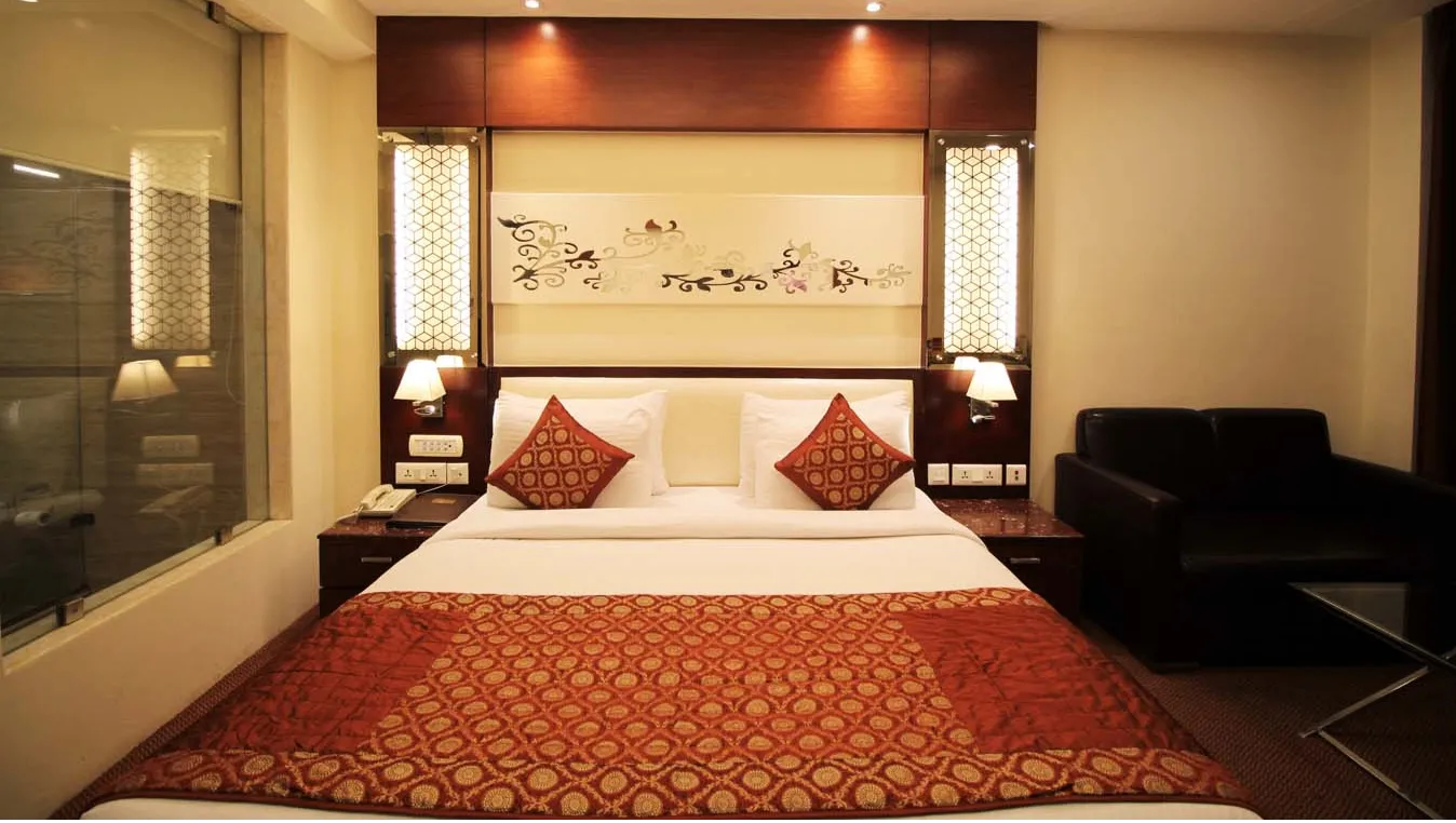 Executive Metro Facing Room