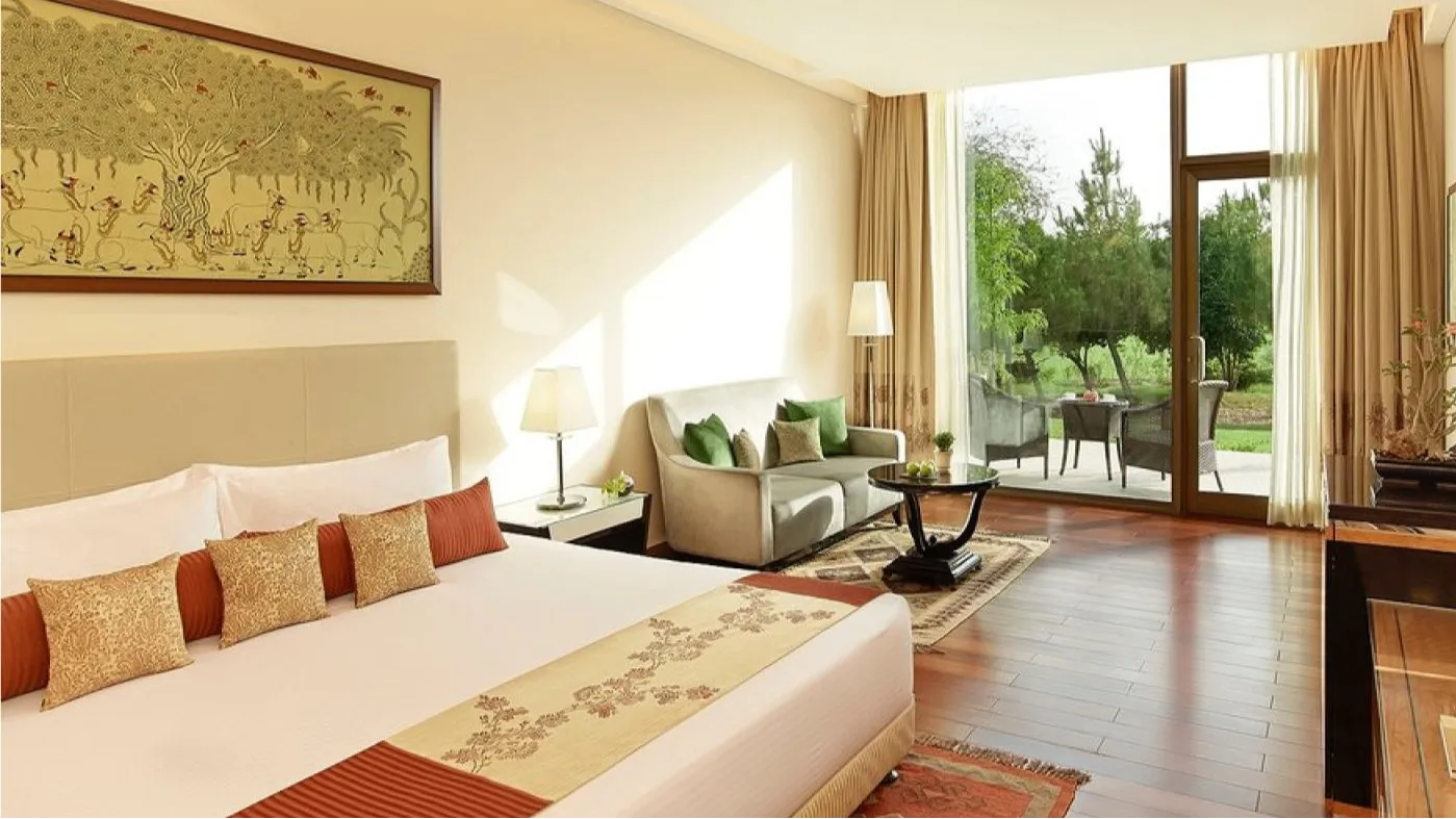 DELUXE RESORT ROOM KING BED