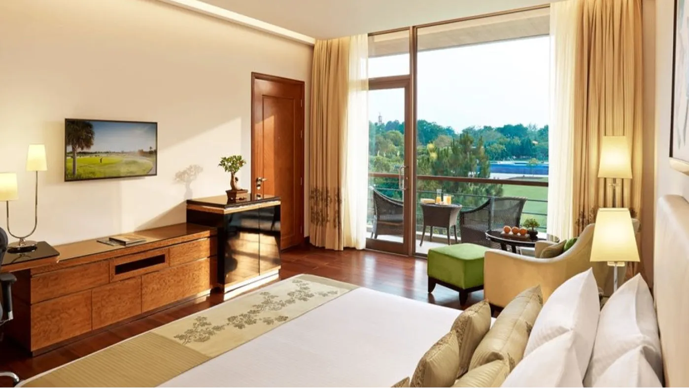 SUPERIOR RESORT ROOM COURTYARD VIEW KING BED