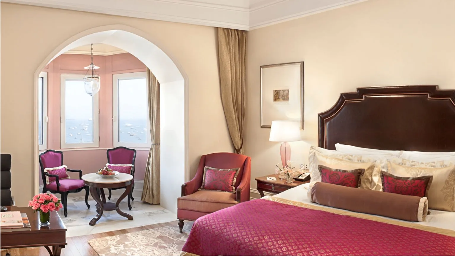 LUXURY GRANDE ROOM SEA VIEW KING BED