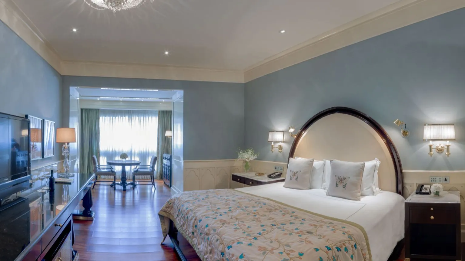 TAJ CLUB ROOM SEA VIEW KING BED