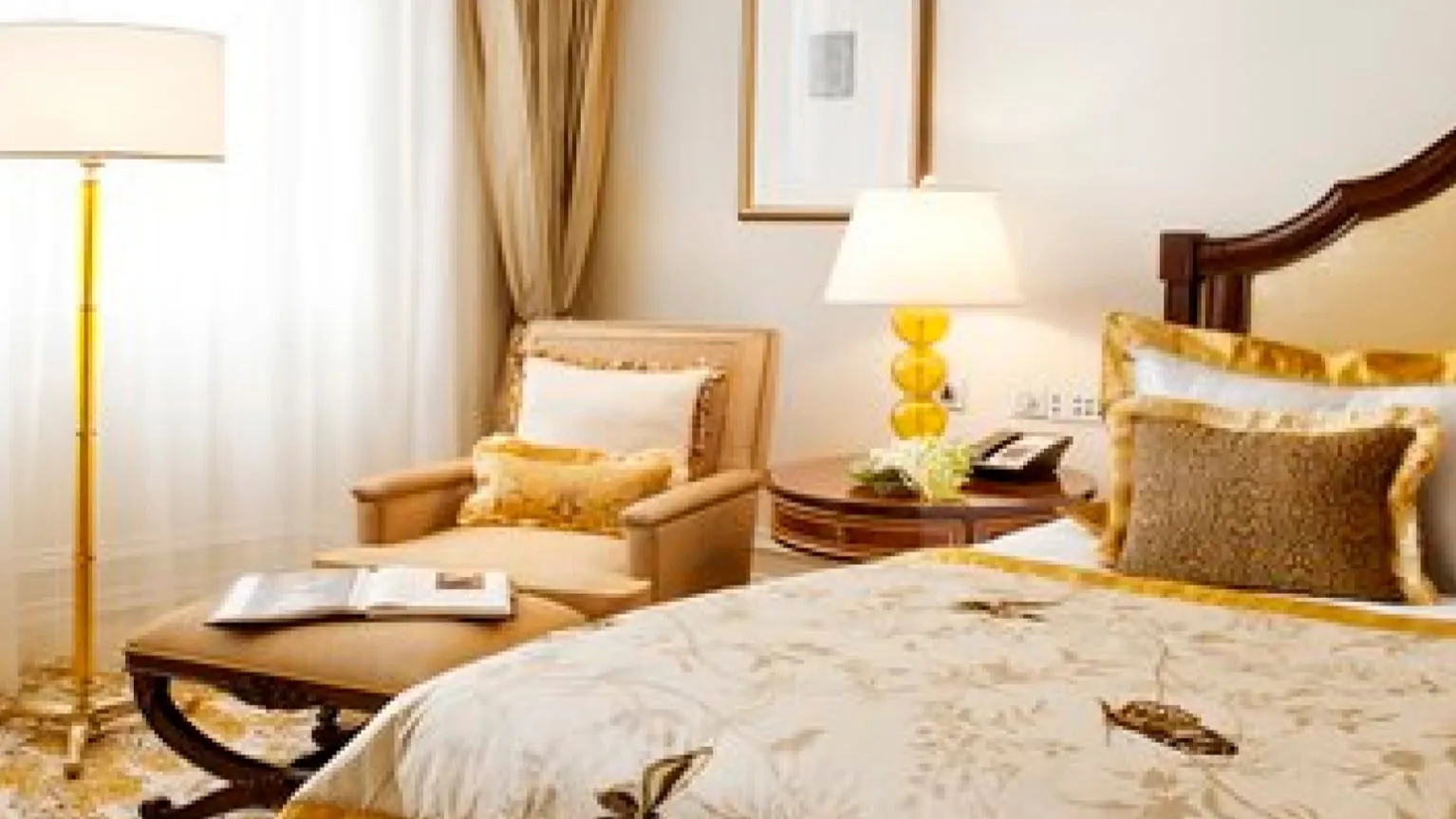 EXECUTIVE SUITE ONE BEDROOM CITY VIEW