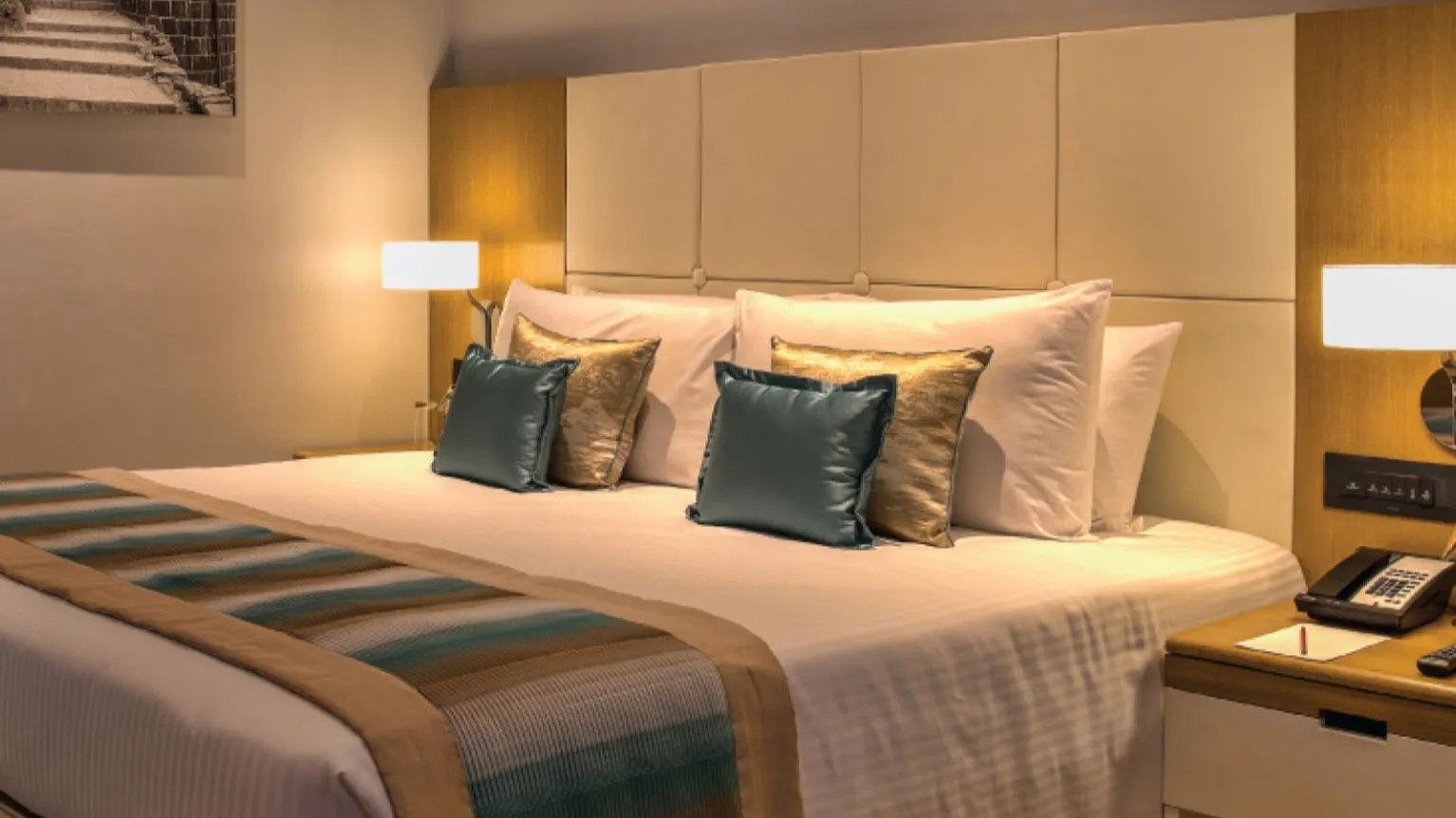 EXECUTIVE ROOM KING BED