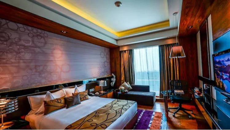 1 King Bed Standard Non Smoking