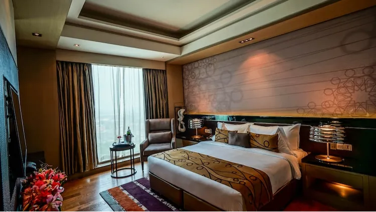 1 King Bed 1 Bedroom Suite Non Smoking