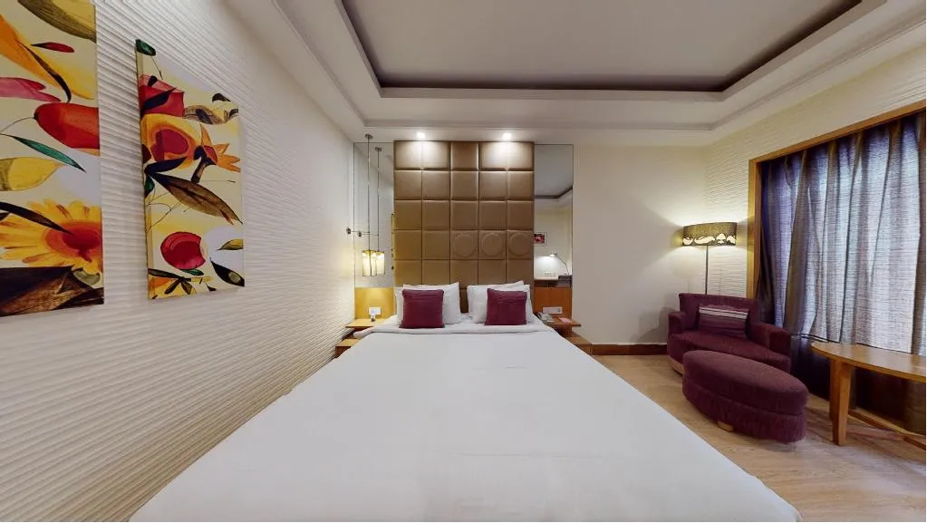 Deluxe Room Pool View