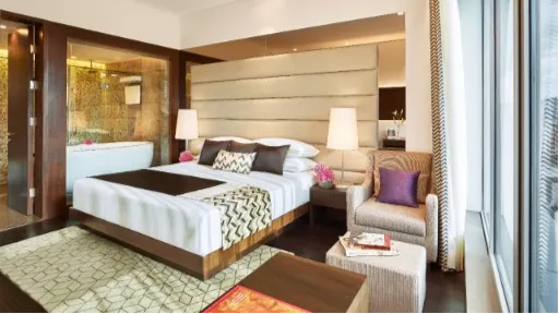 Executive Suite 1 Bedroom City View King Bed