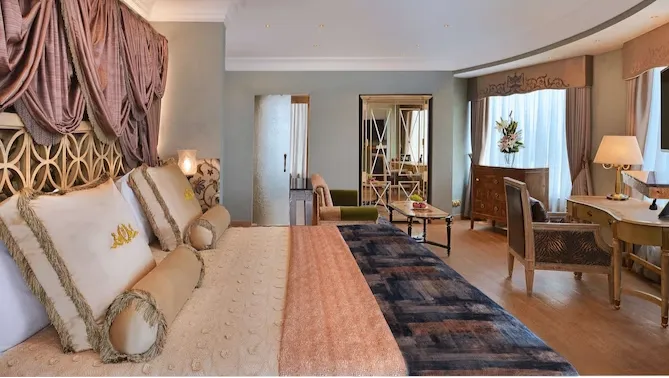 Crescent Suite