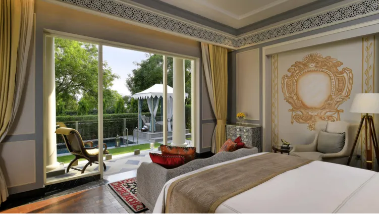 Flamingo Signature Room with Pool King Bed