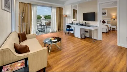HAZEL SUITE