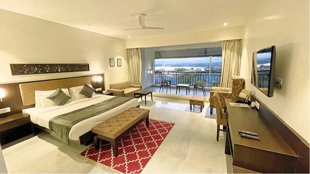 PREMIUM LAKEVIEW ROOMS