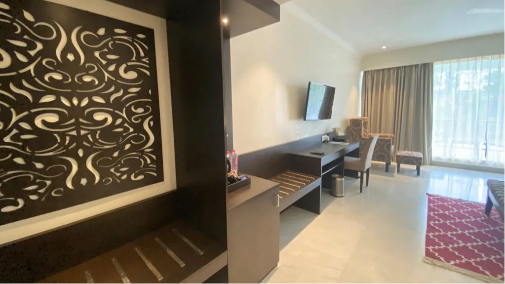 PREMIUM ROOMS BY THE POOL