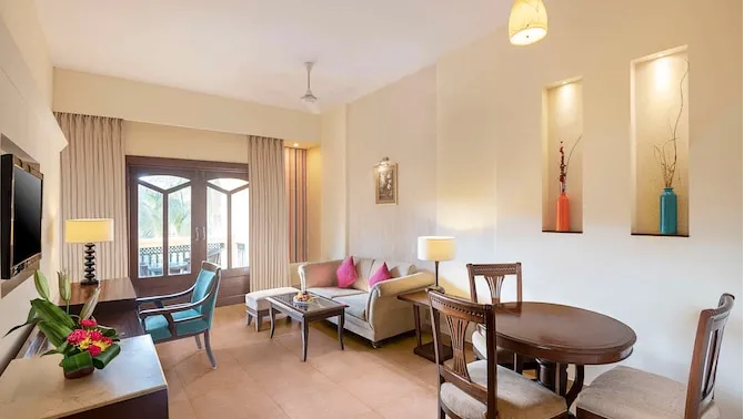 Suite with Living Room - Pool View