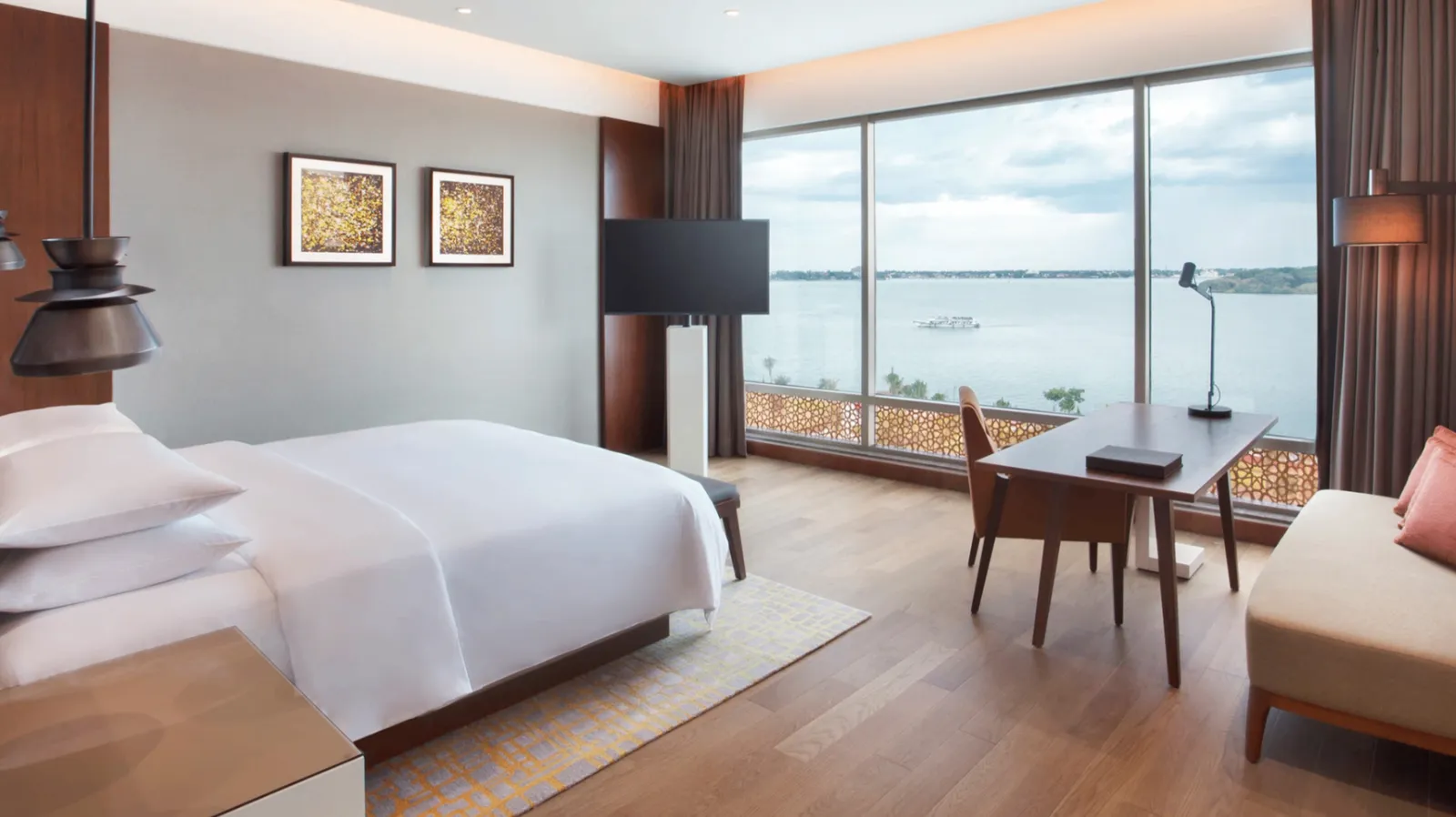 1 King Bed Backwater View