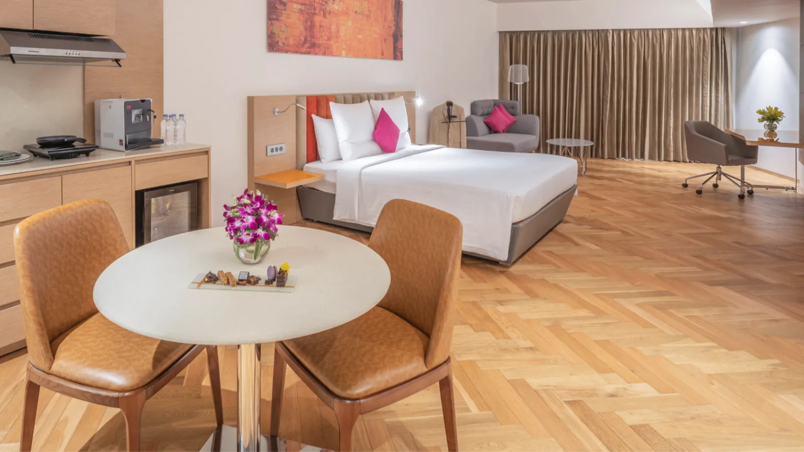 Family Studio Room - Queen Bed