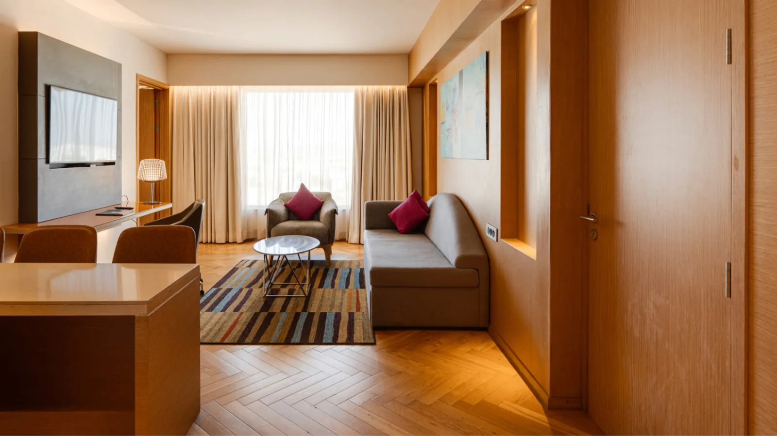 1 Bedroom Family Apartment - Queen Bed