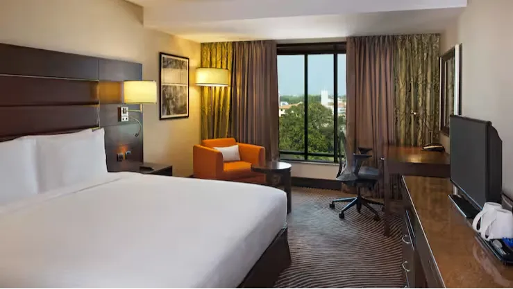 1 King Bed Room