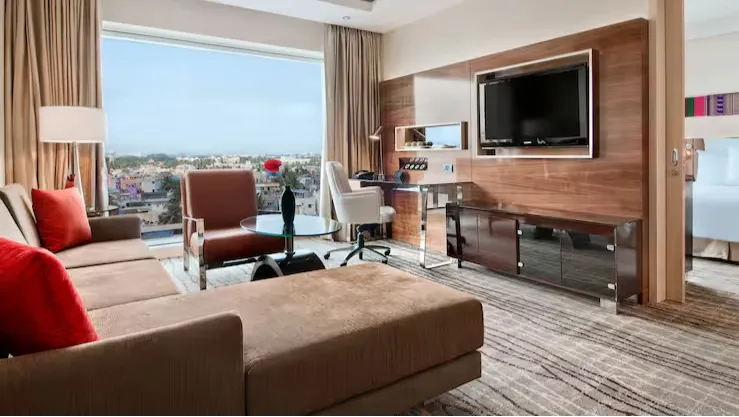 King Junior Suite with Lounge Access