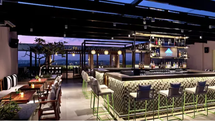 Spot 360 - Open Air - Poolside