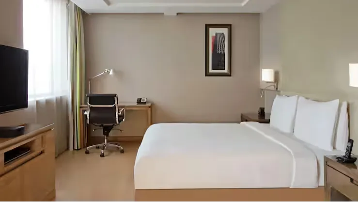 King Accessible Studio with Balcony