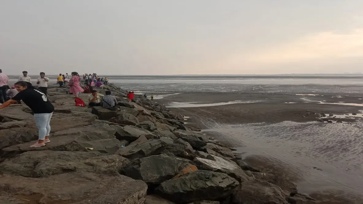 Dumas Beach