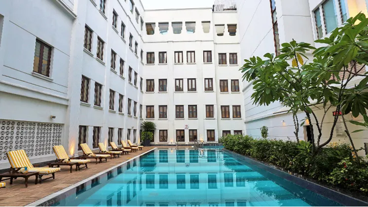 Outdoor Pool with the Juice Bar