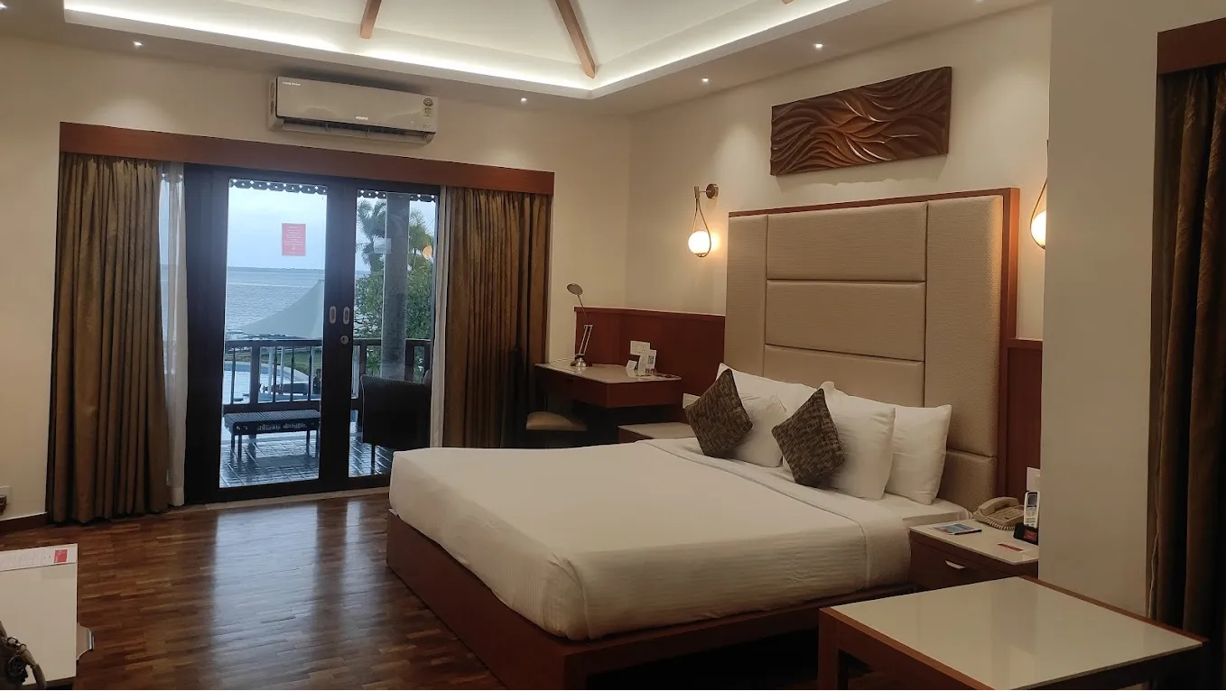 Luxury Lake View Rooms