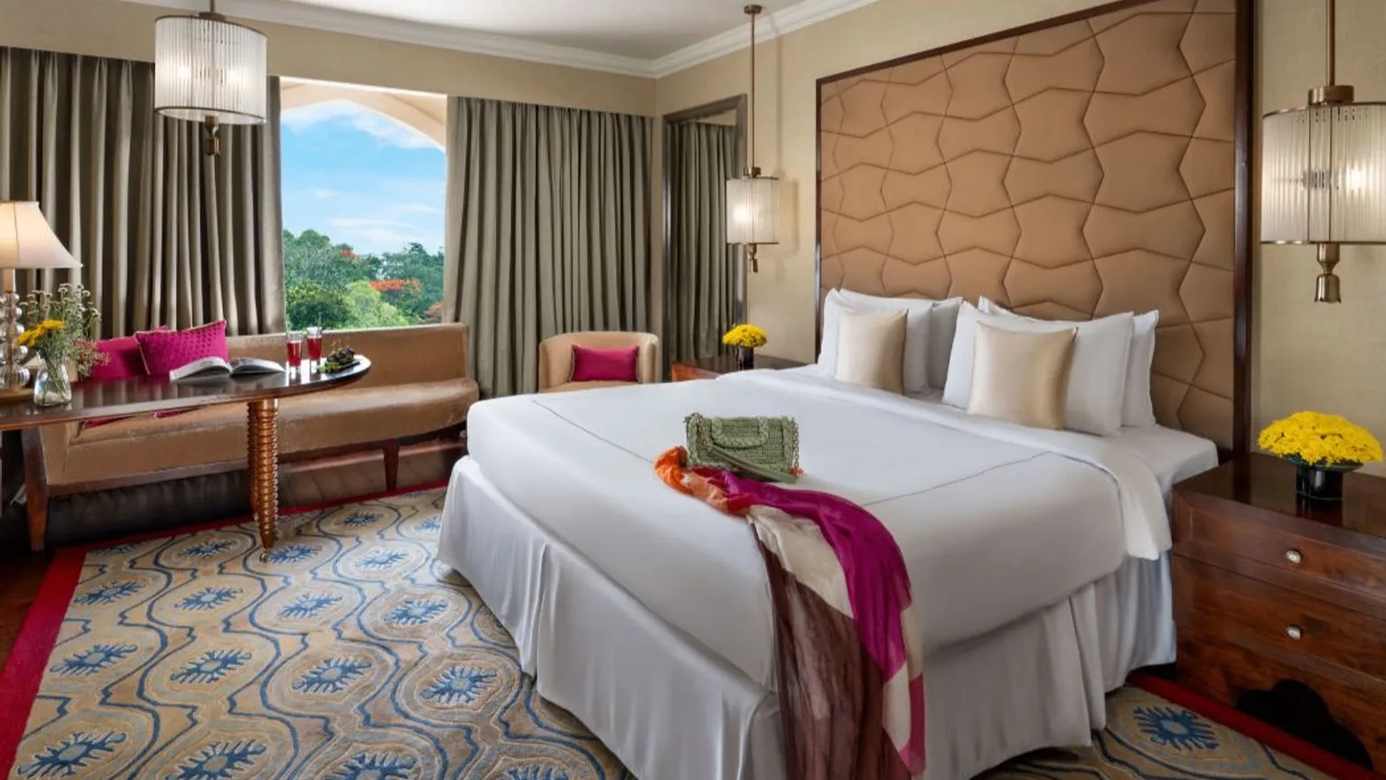 TAJ CLUB PREMIUM KING BED ROOM