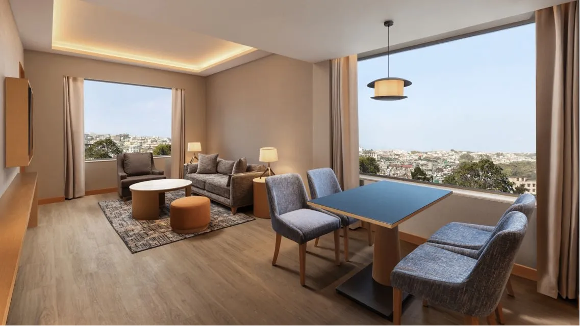 1 Bedroom Executive Suite, 1 King, Mountain view