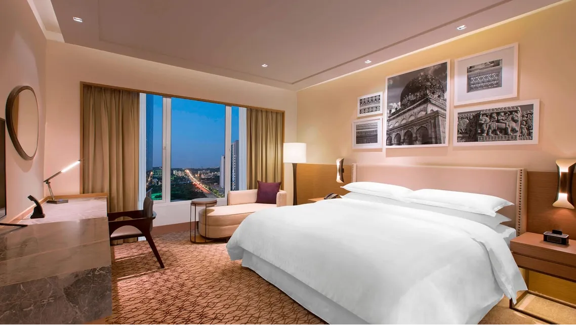 Club Room King Bed