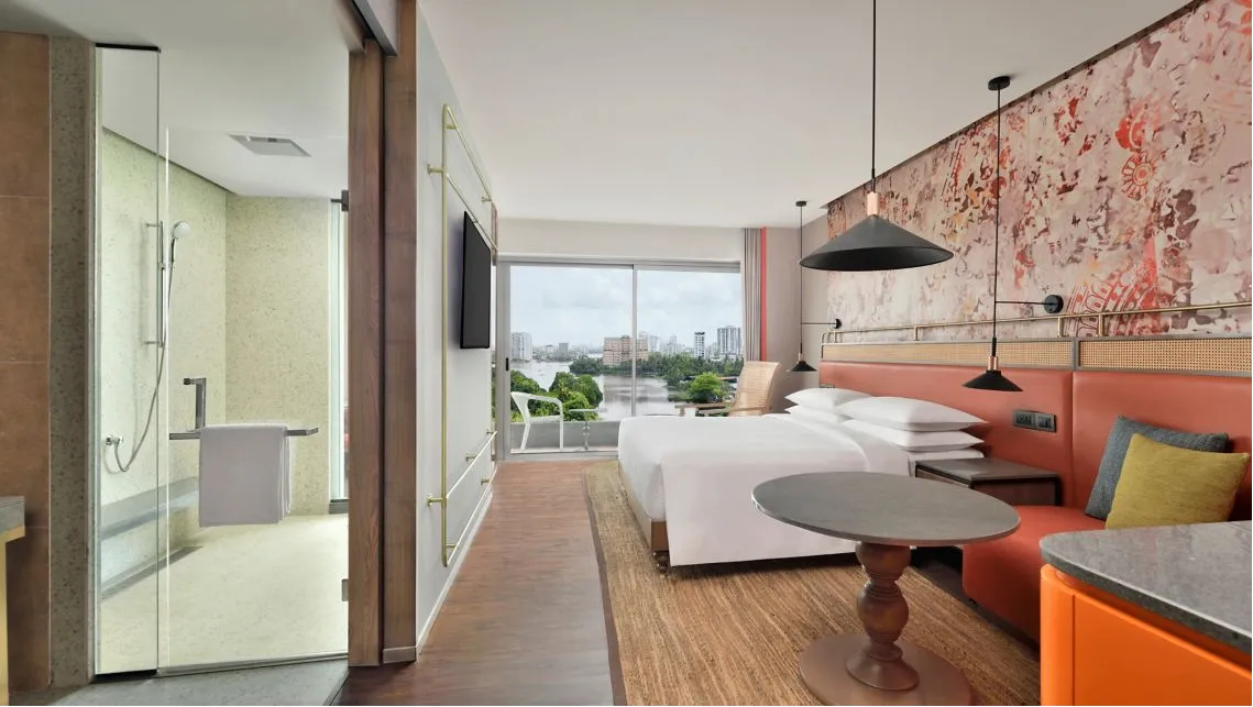 Guest Room, 1 King, Backwaters View, 
