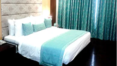  Executive Suites Room