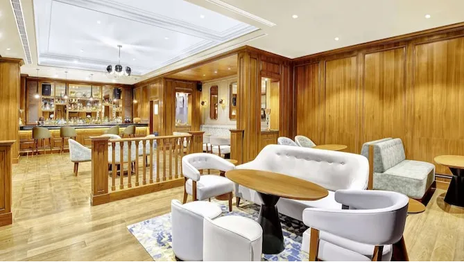 All Out Bar & Lounge