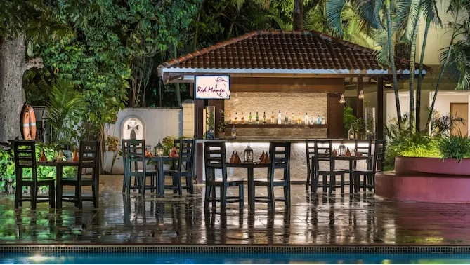 Red Mango - Pool Bar