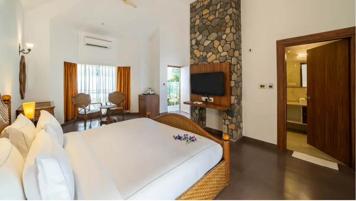 Cottage With Private Garden