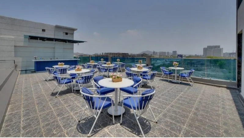 THE ROOFTOP RESTOBAR