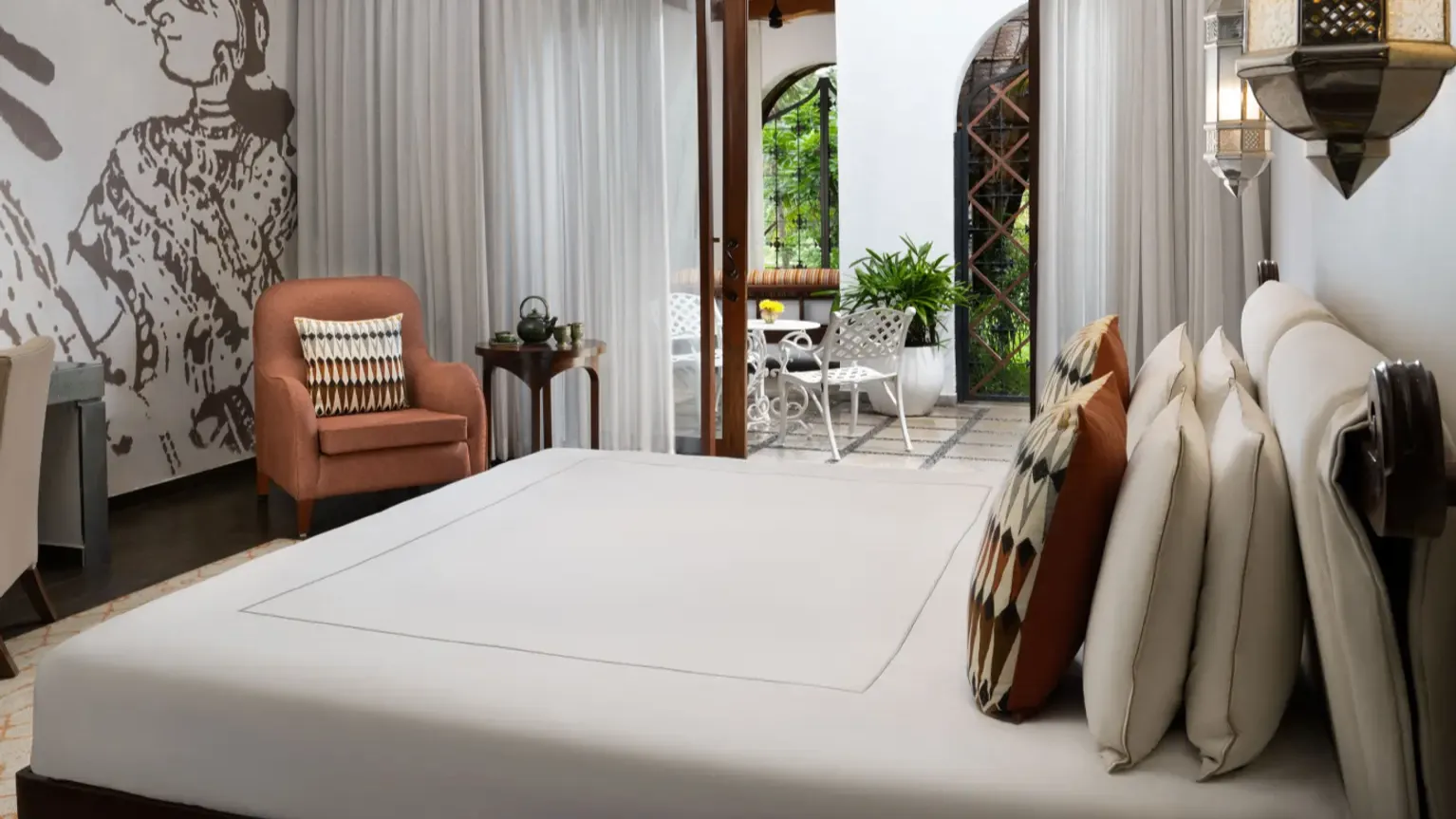 Superior Room With Private Balcony King Bed 