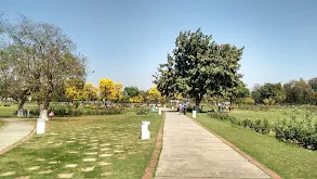 ⁦Zakir Hussain Rose Garden