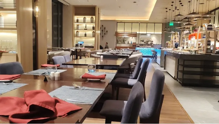 812 CE - Urban Restaurant
