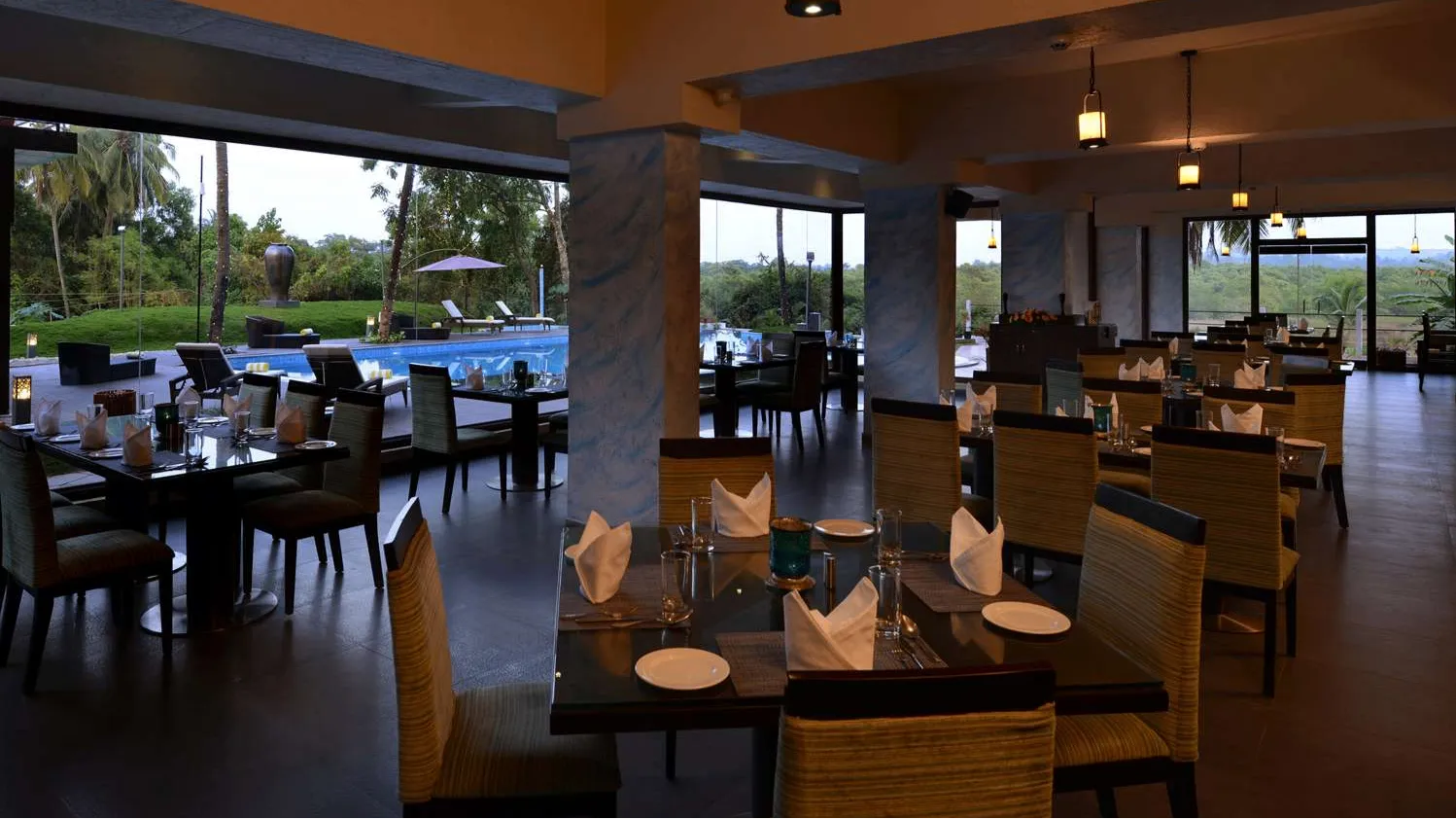  Aquatico Restaurant & Bar 