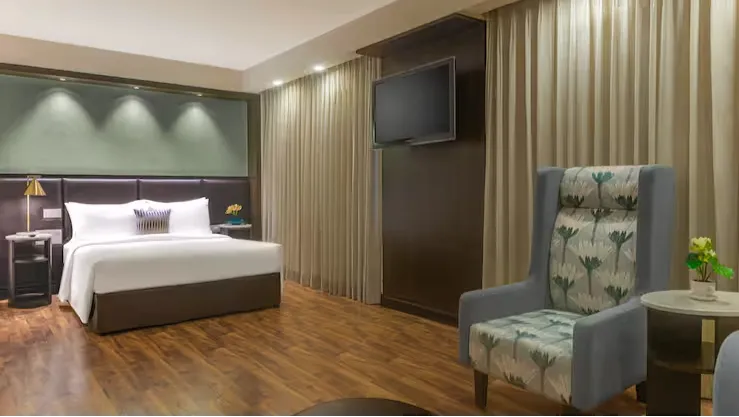 1 Queen Bed W/sofa Nonsmoking