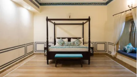 HAZEL SUITE