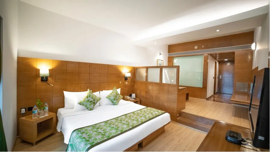 Club Double Room with Bathtub