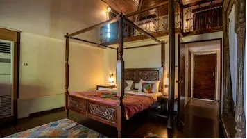 Maharaja Dormitory with Balcony