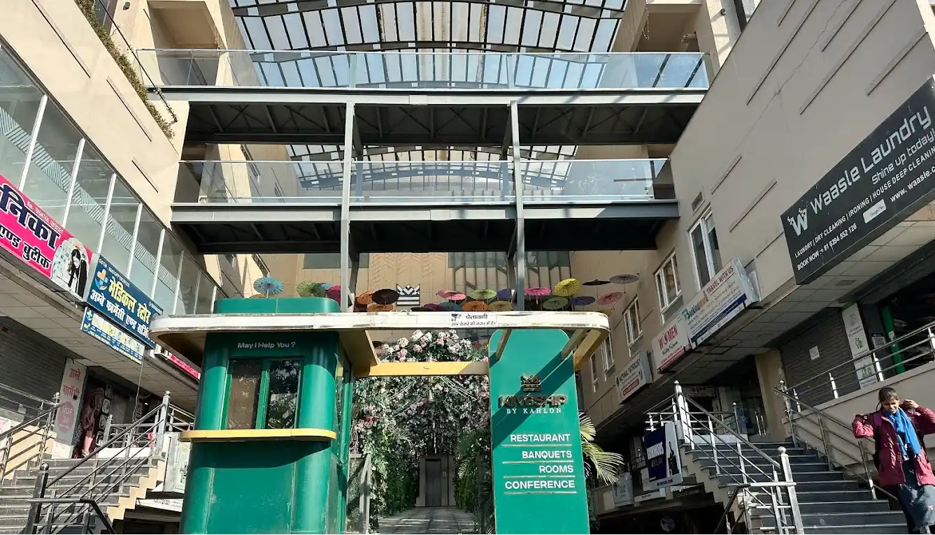 Kingship Hotel — main image