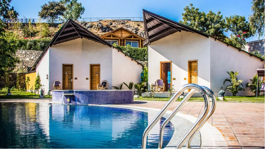 Pool View Patang Cottage with Open to Sky Hot Tub