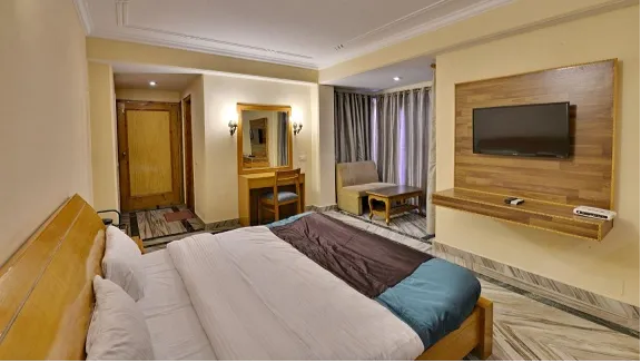 Super Deluxe Room