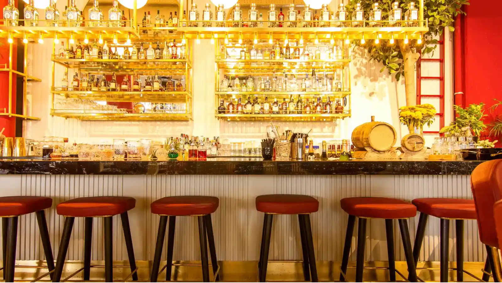 Oak Lounge